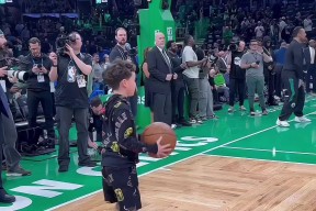 九游电脑版修改-关于夺冠引发热议！，塔图姆在老鹰比赛中重要助攻引发球迷热议的信息